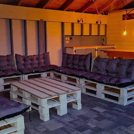 Nettes In Mit Grosser Terrasse *