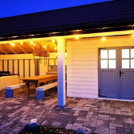 Nettes In Mit Grosser Terrasse Rusinowo (Slawno)
